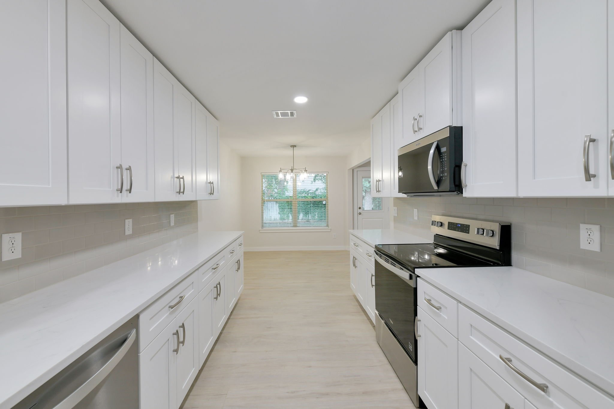 2717 Meadow Green Bedford TX 76021