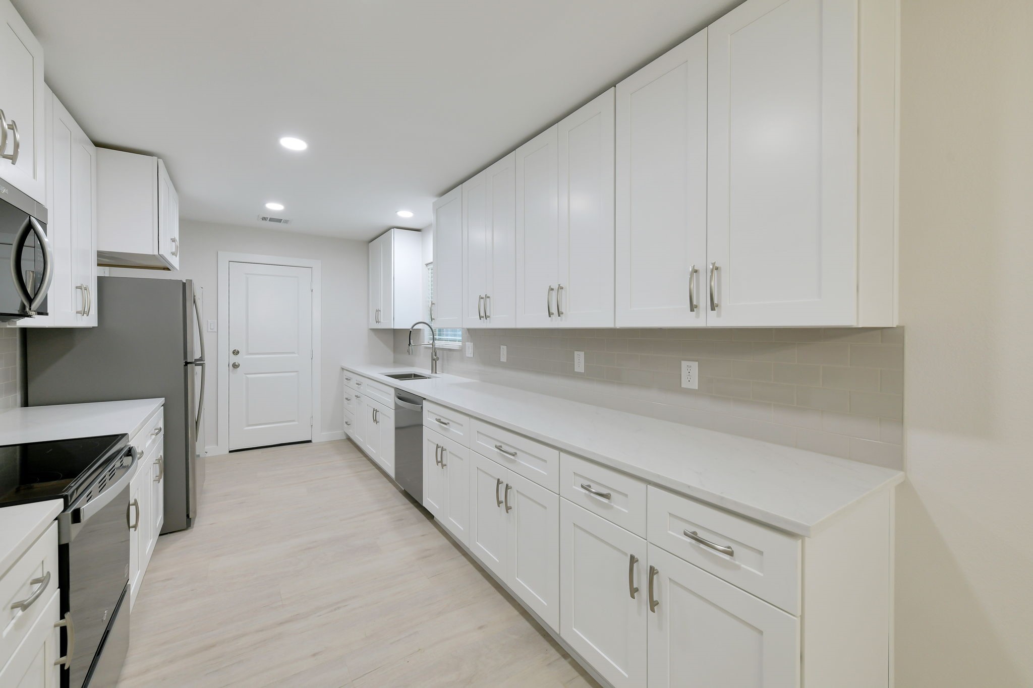 2717 Meadow Green Bedford TX 76021