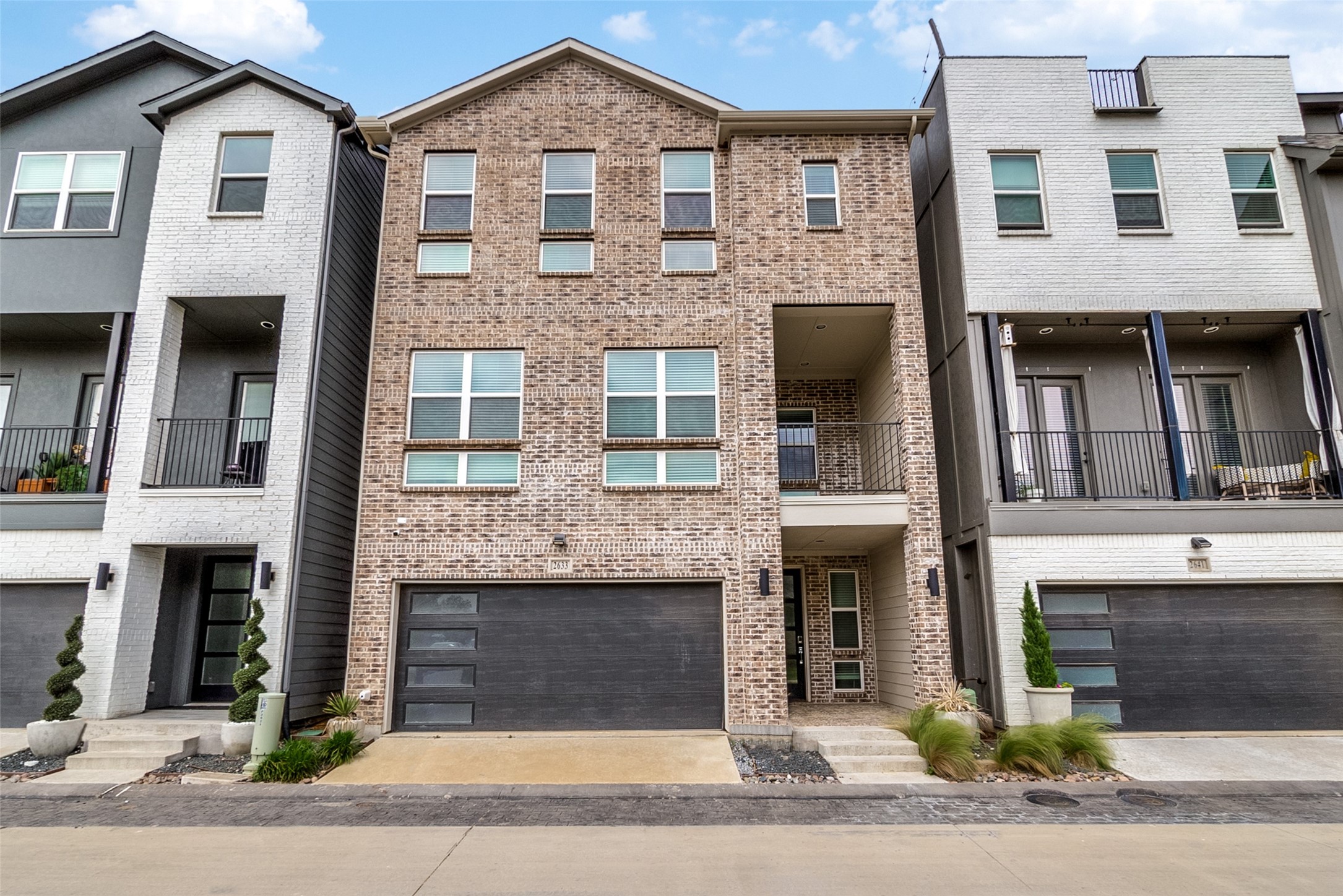 2633 La Altura Lane Dallas TX 75212