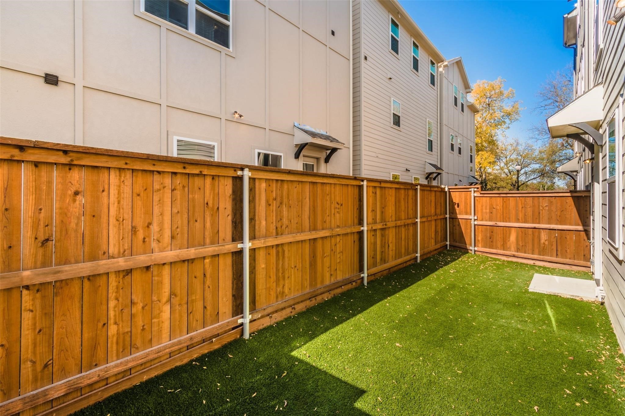 2633 La Altura Lane Dallas TX 75212