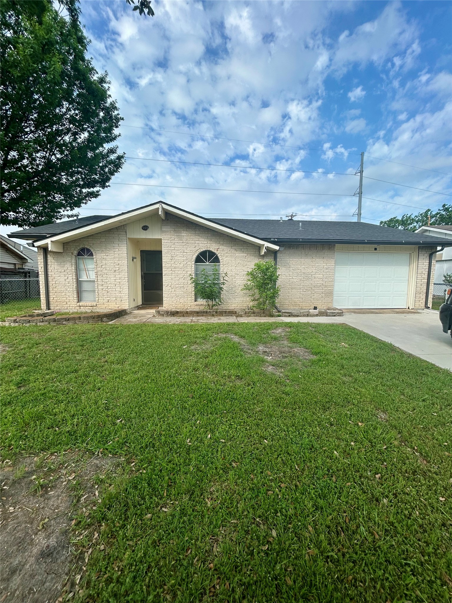 409 S Holiday Drive Grand Prairie TX 75052