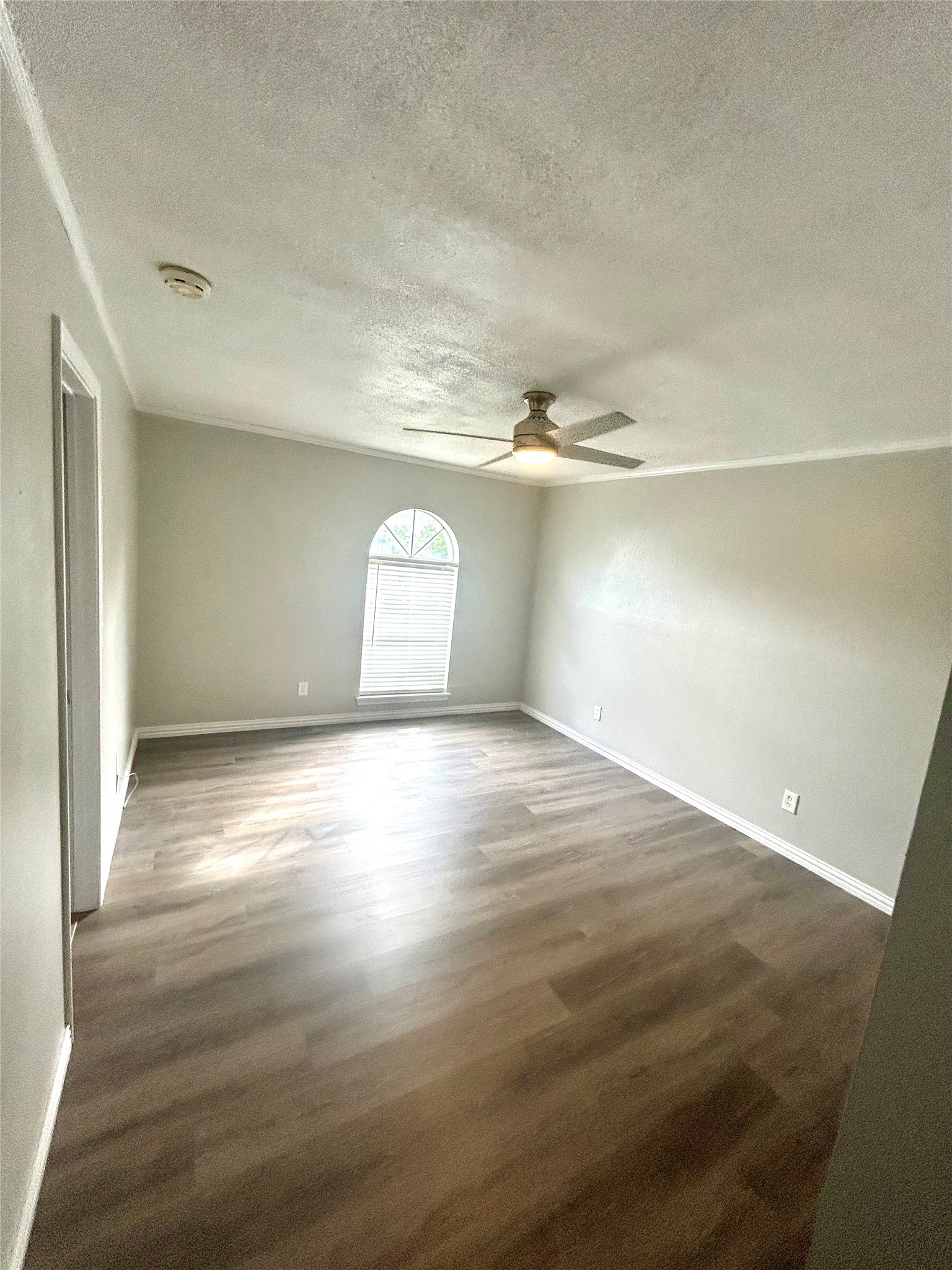 409 S Holiday Drive Grand Prairie TX 75052