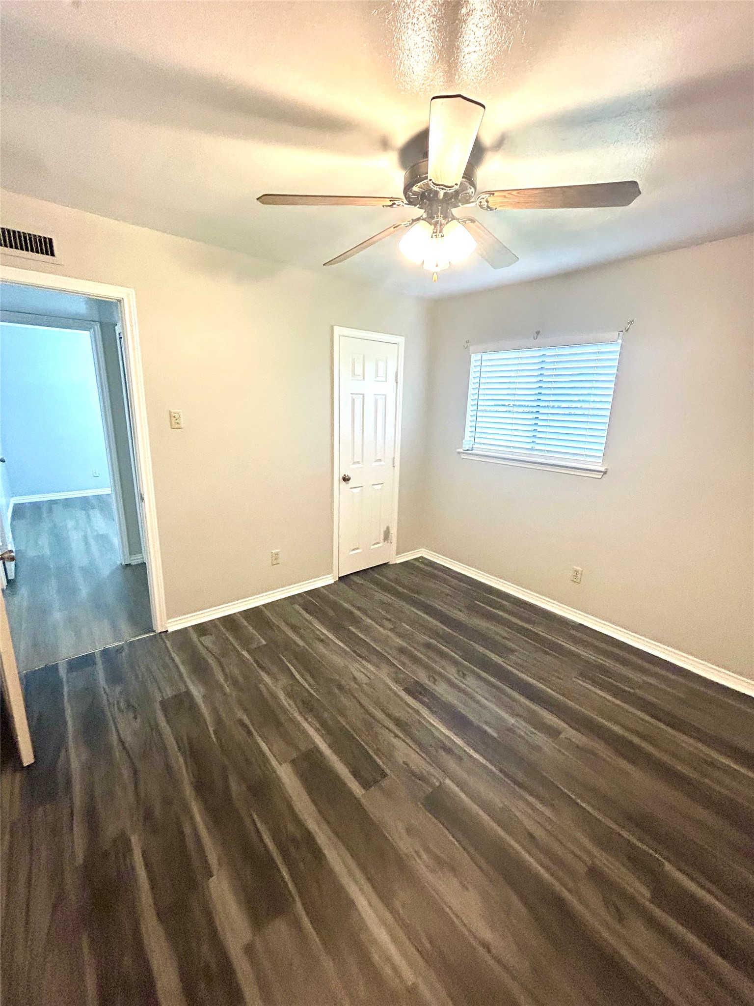 409 S Holiday Drive Grand Prairie TX 75052