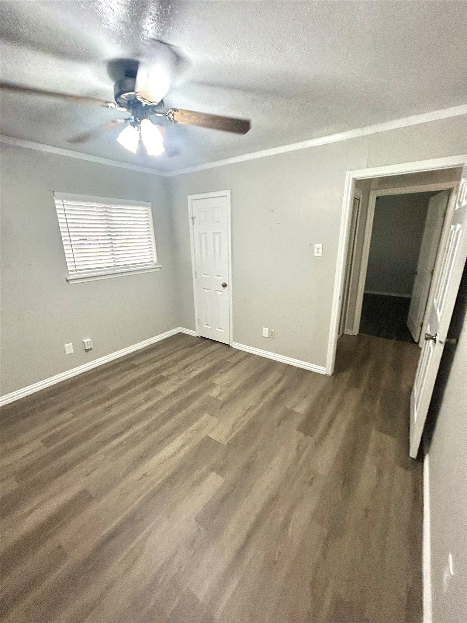 409 S Holiday Drive Grand Prairie TX 75052