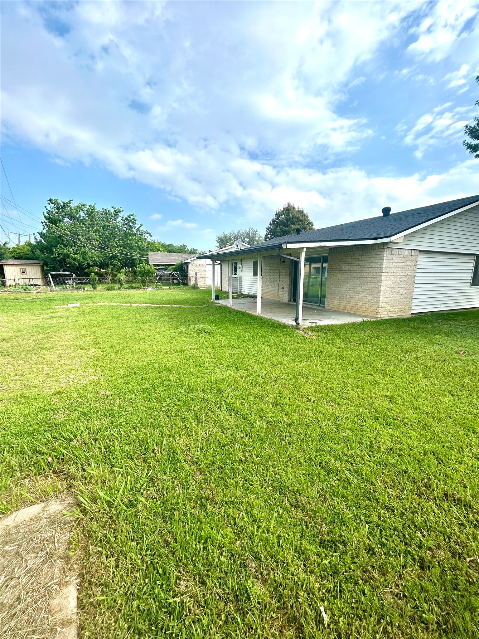409 S Holiday Drive Grand Prairie TX 75052