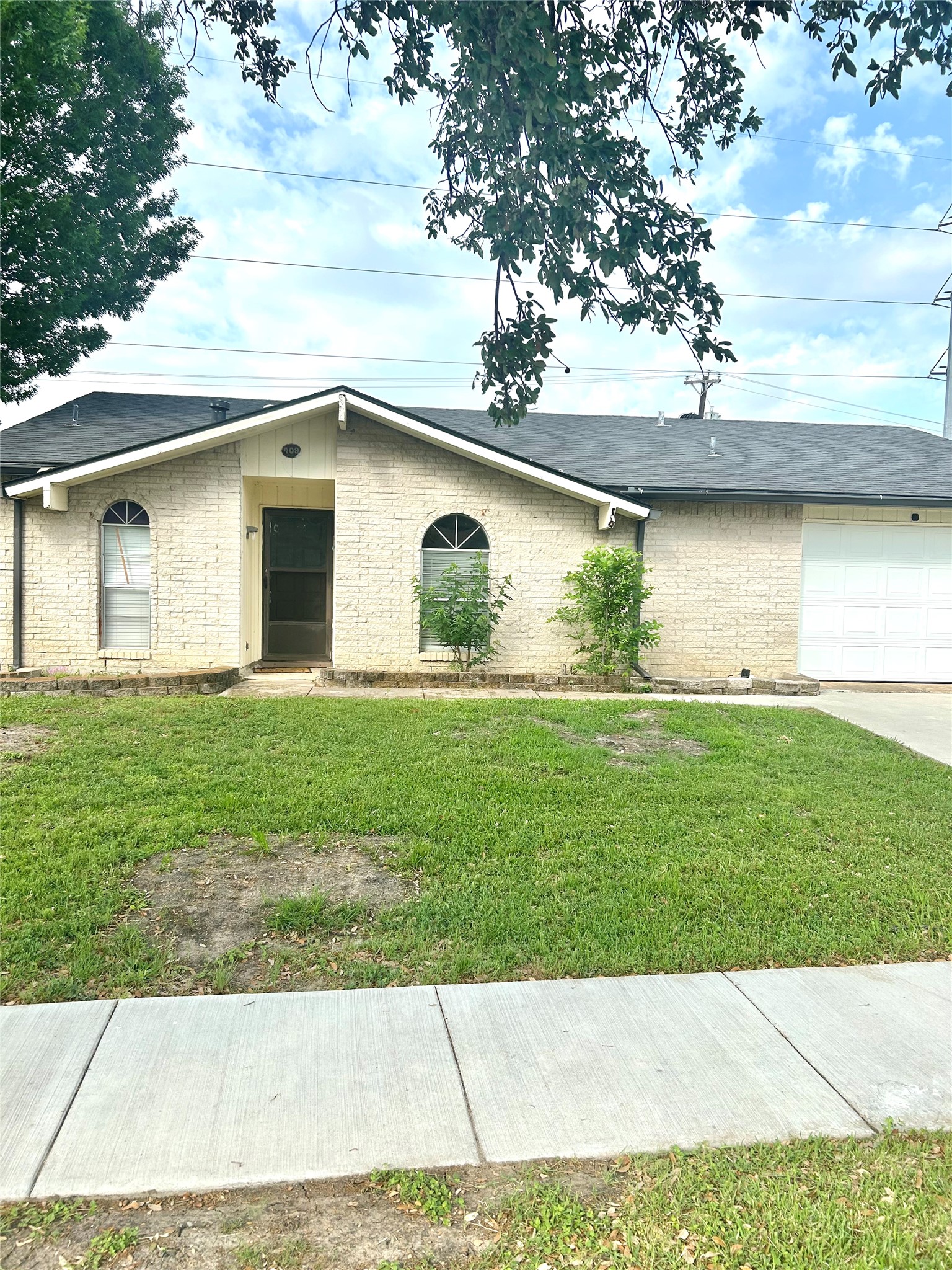 409 S Holiday Drive Grand Prairie TX 75052
