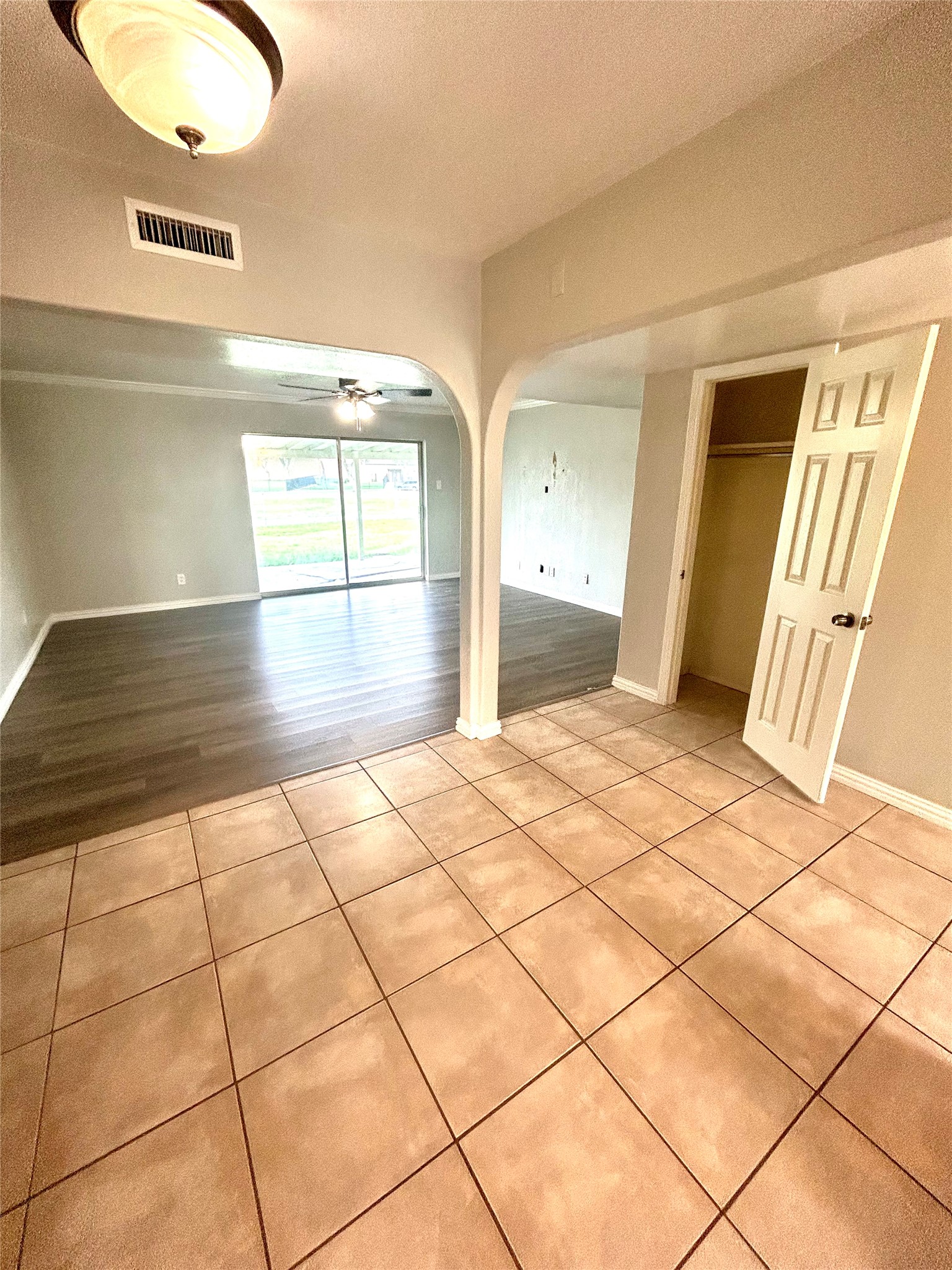 409 S Holiday Drive Grand Prairie TX 75052