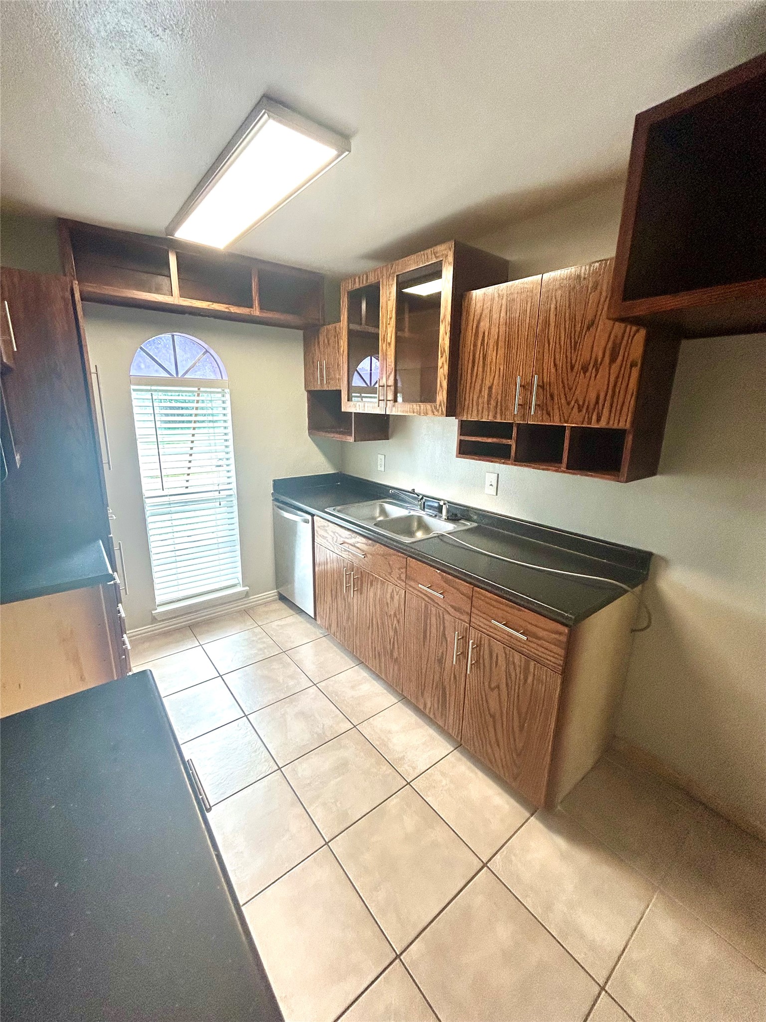 409 S Holiday Drive Grand Prairie TX 75052