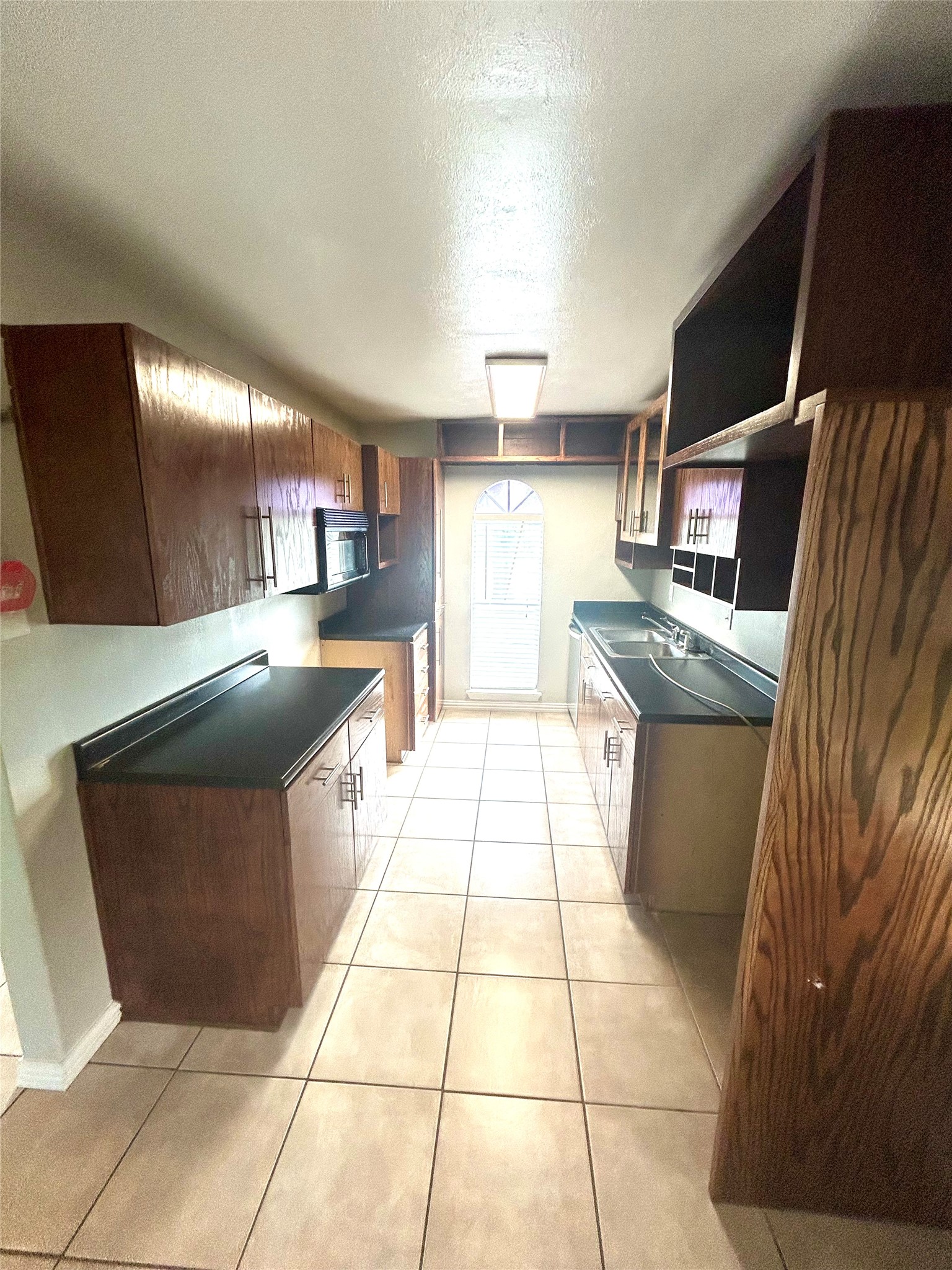 409 S Holiday Drive Grand Prairie TX 75052