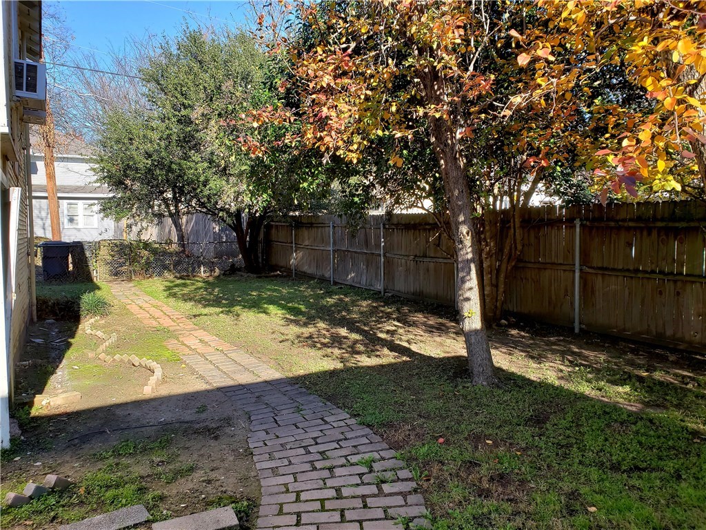 402 N Augusta Dallas TX 75214