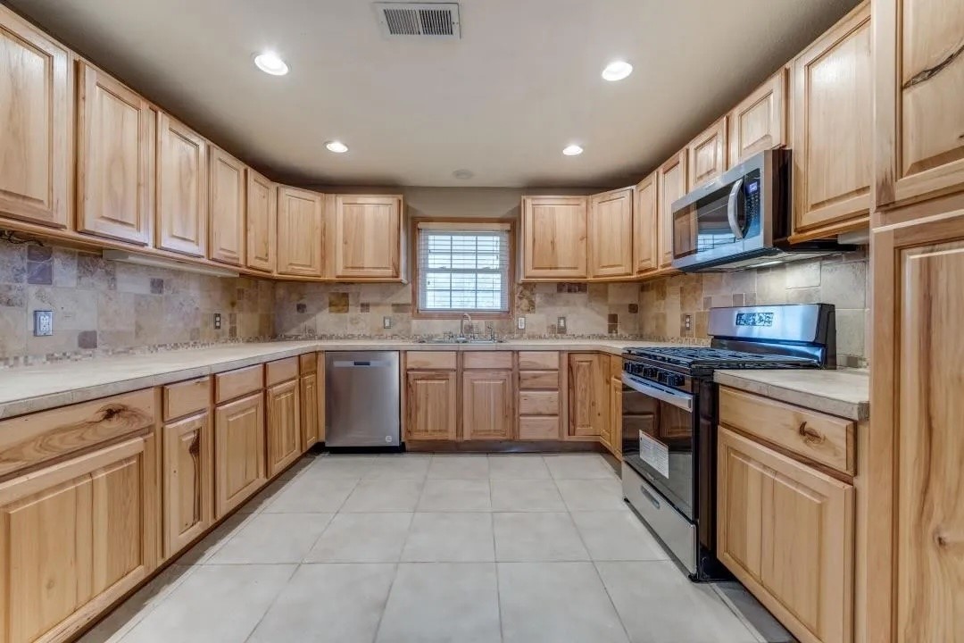 17877 Fm 902 Howe TX 75459