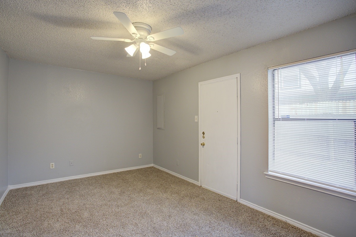 313 Queens Court S Mansfield TX 76063