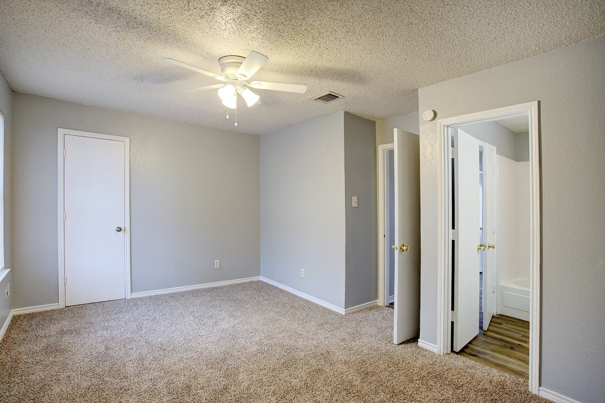 313 Queens Court S Mansfield TX 76063