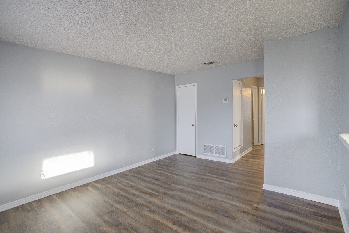313 Queens Court S Mansfield TX 76063