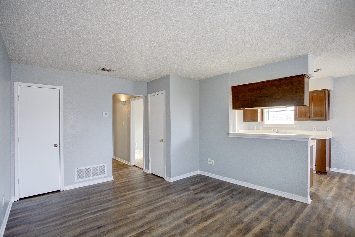 313 Queens Court S Mansfield TX 76063