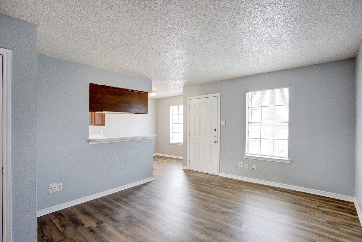 313 Queens Court S Mansfield TX 76063