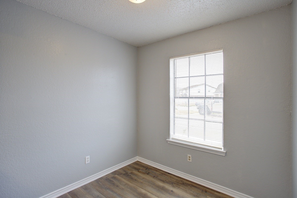 313 Queens Court S Mansfield TX 76063