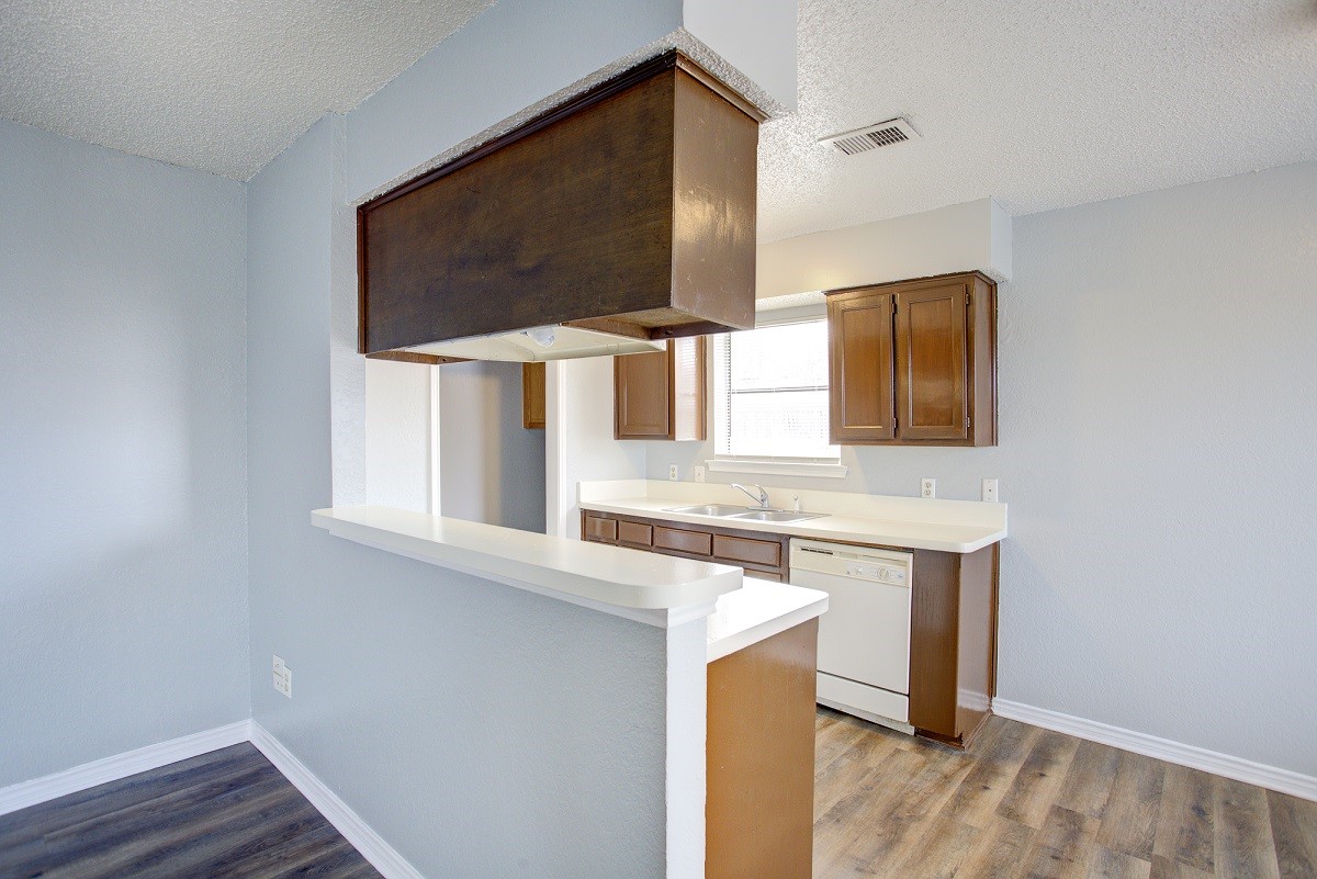 313 Queens Court S Mansfield TX 76063