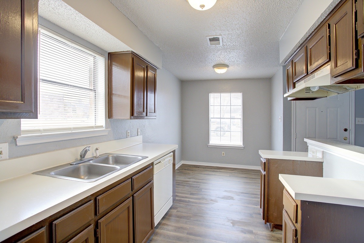 313 Queens Court S Mansfield TX 76063