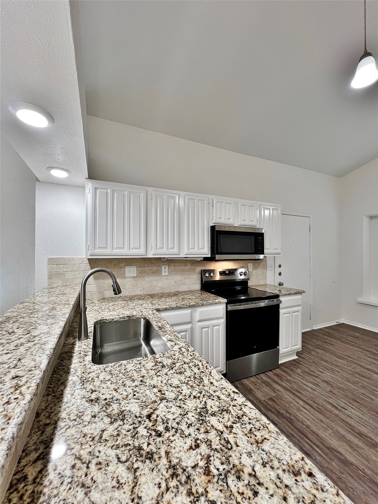 1028 Whitewater Trail Desoto TX 75115