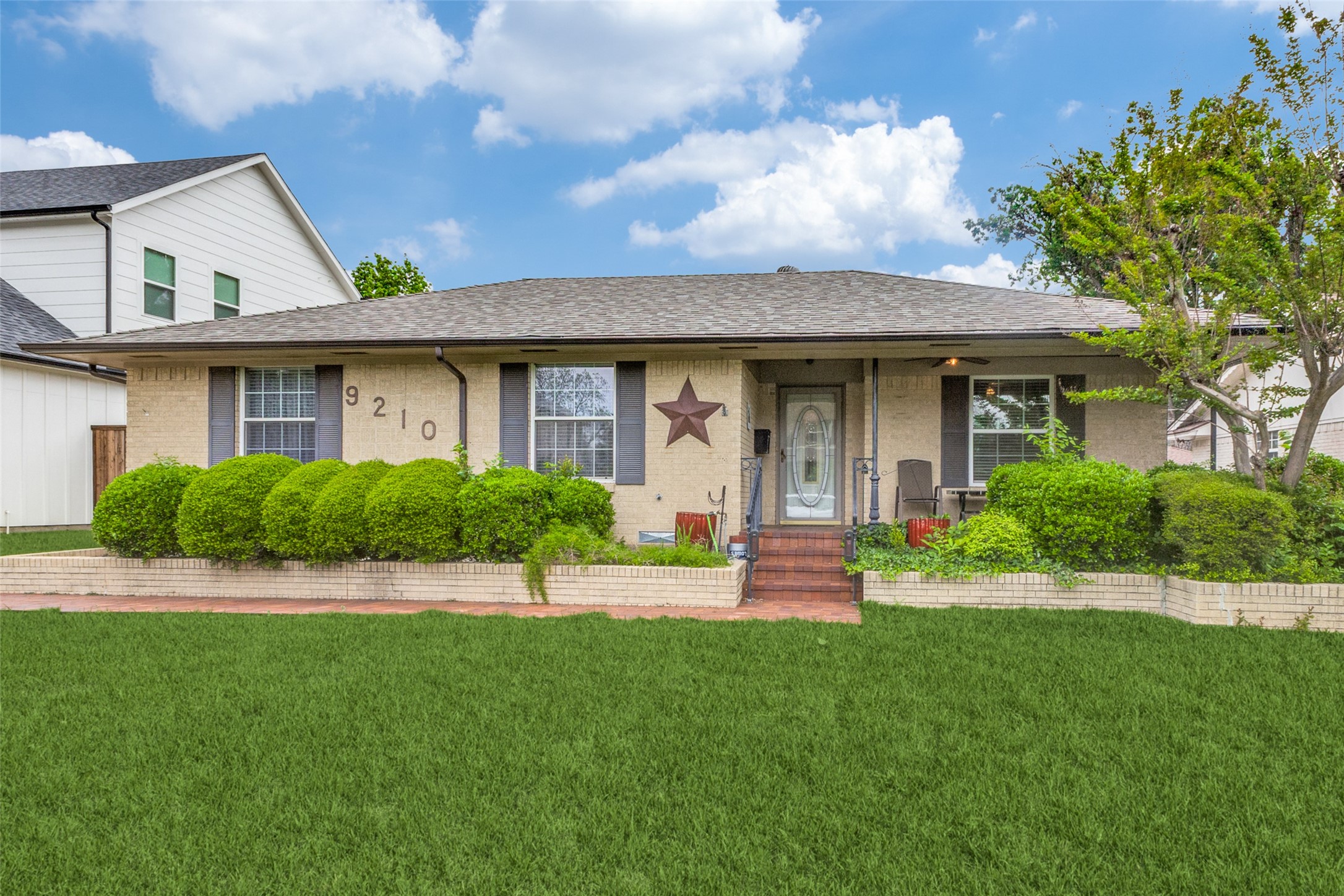 9210 Larchwood Drive Dallas TX 75238