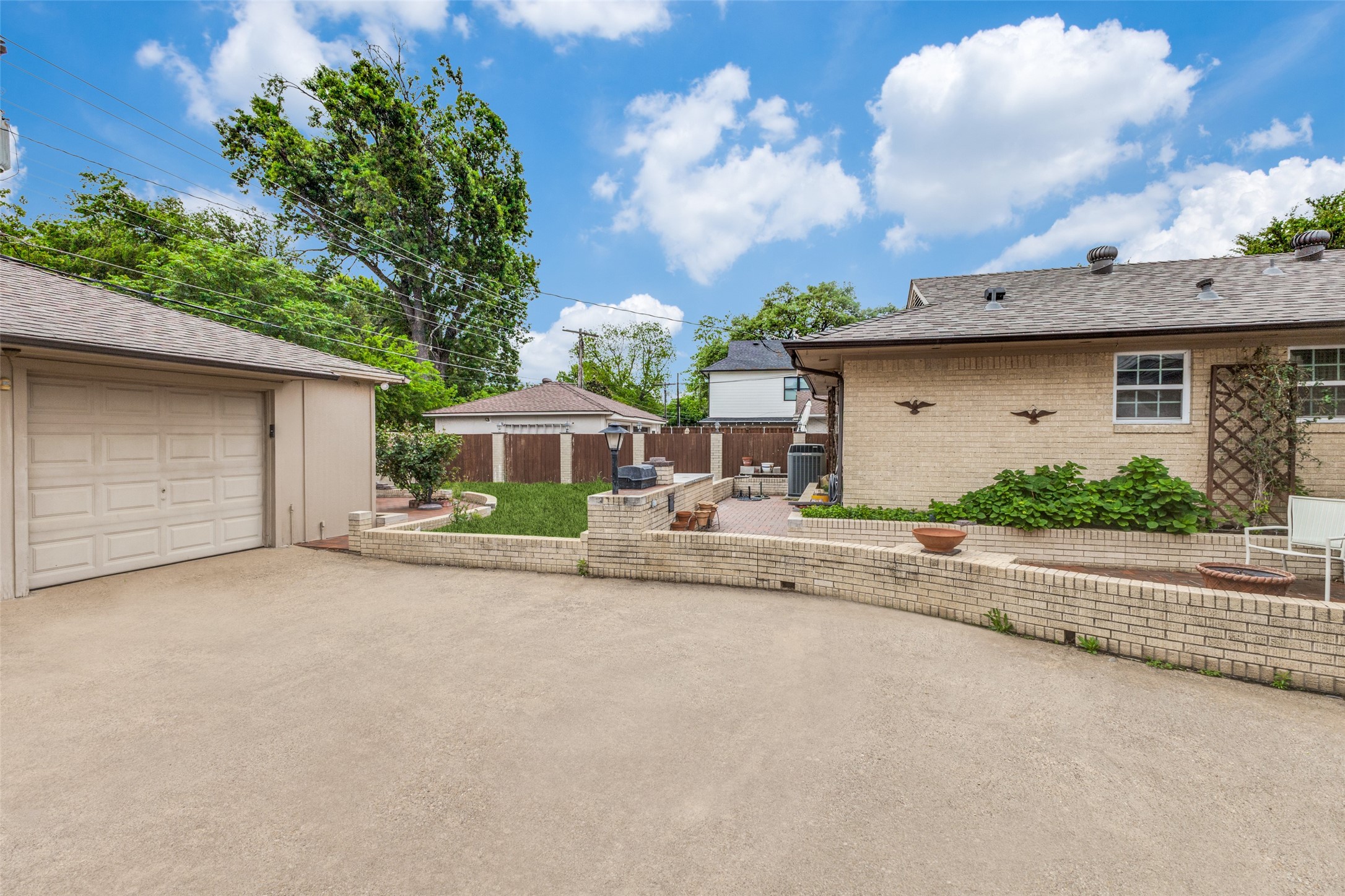 9210 Larchwood Drive Dallas TX 75238