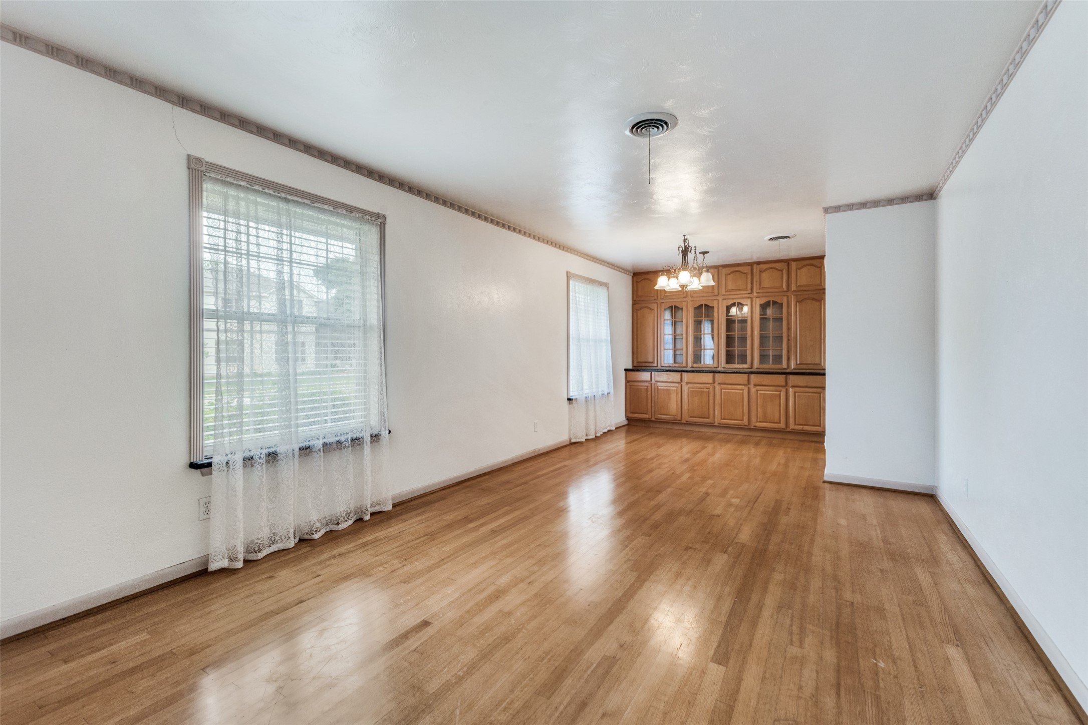 9210 Larchwood Drive Dallas TX 75238