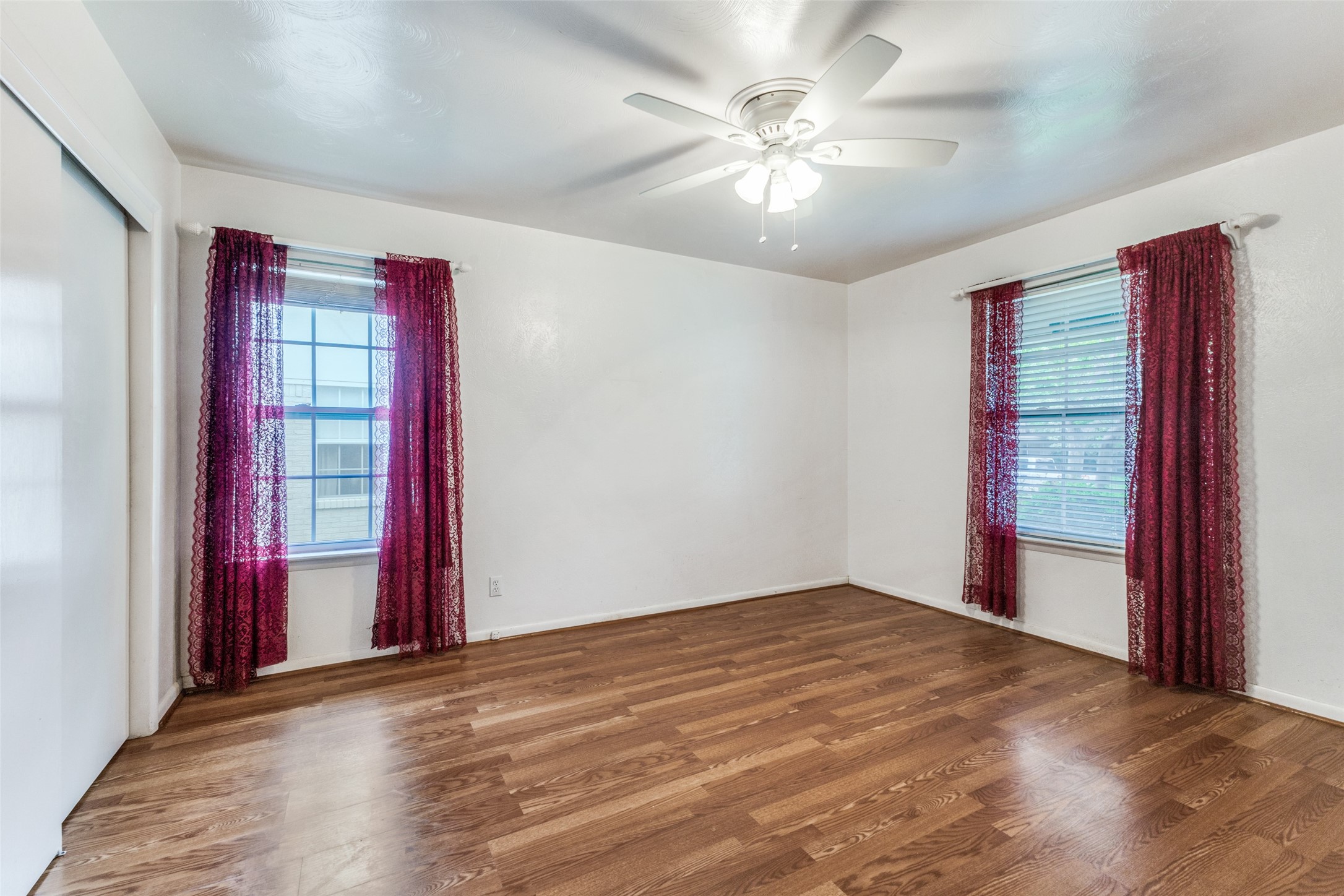 9210 Larchwood Drive Dallas TX 75238