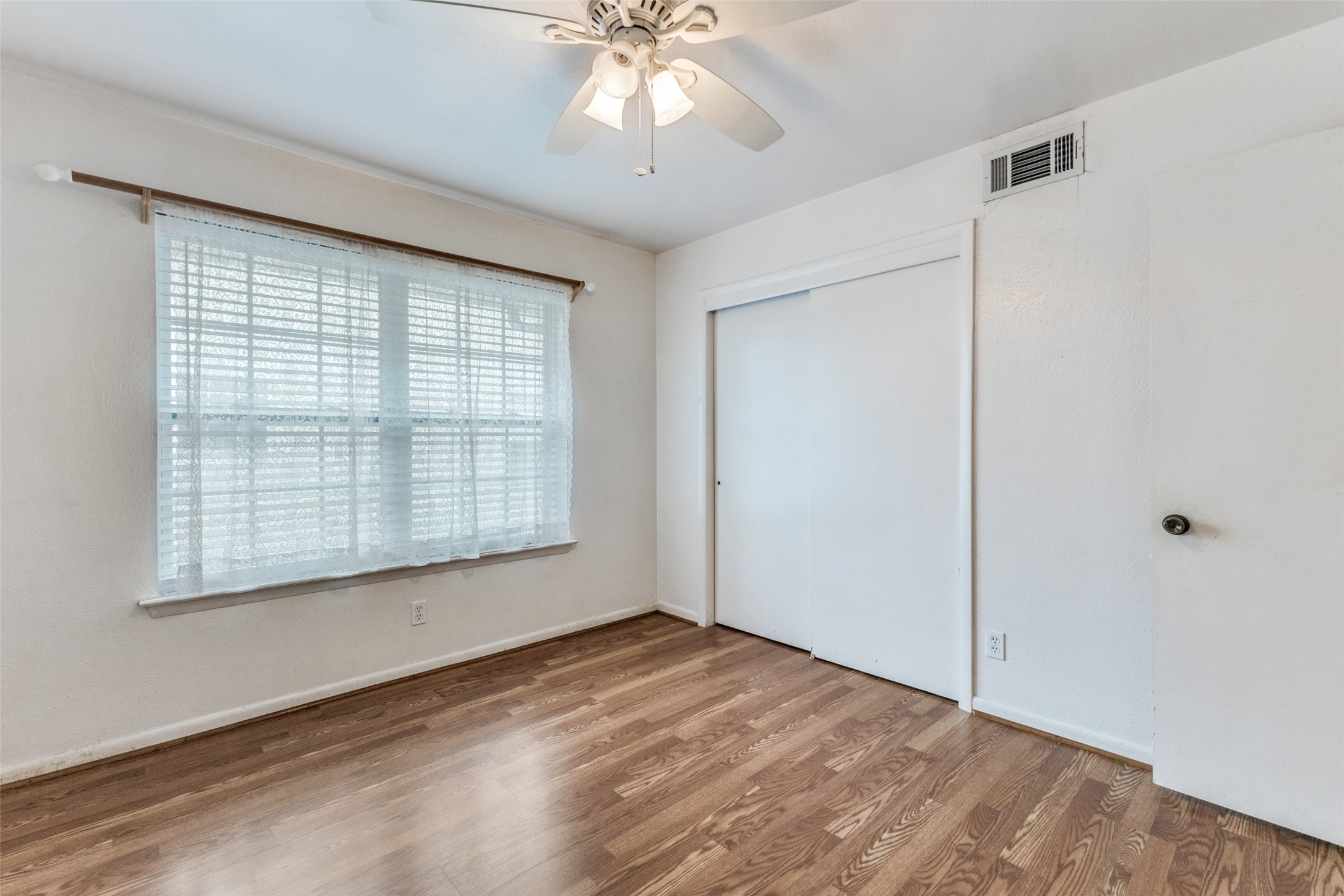 9210 Larchwood Drive Dallas TX 75238