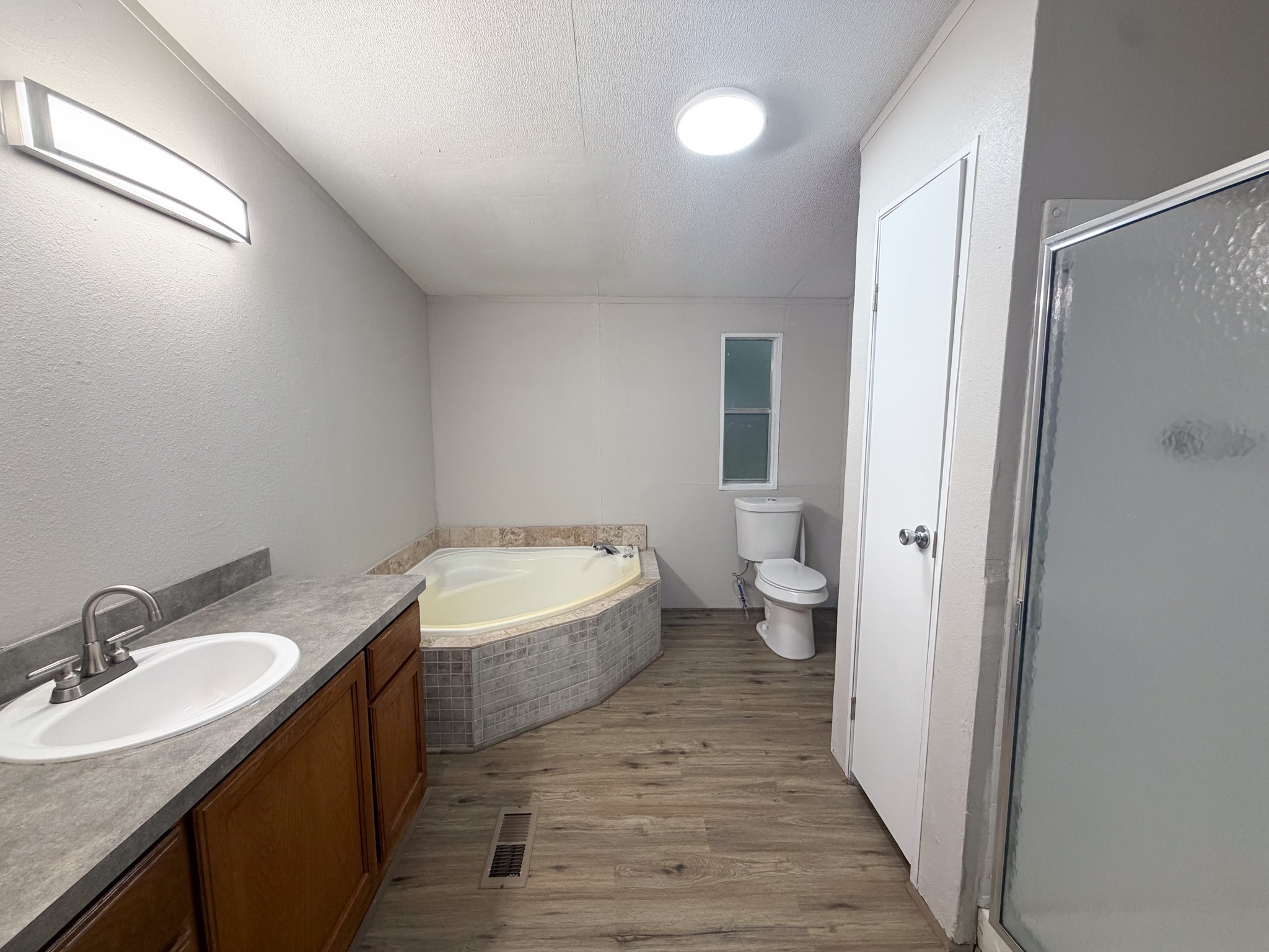 402 E College Avenue Alvarado TX 76009