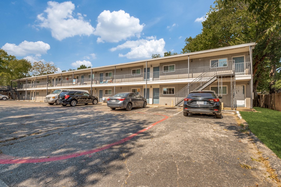 1505 W Lovers Lane Arlington TX 76013