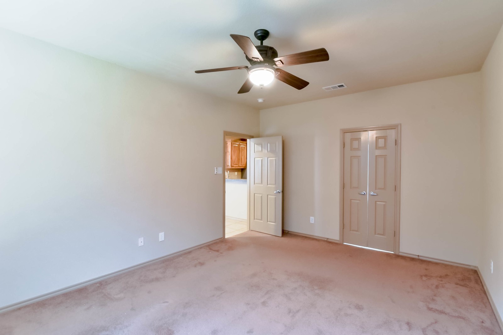 1709 Wild Deer Way Arlington TX 76002