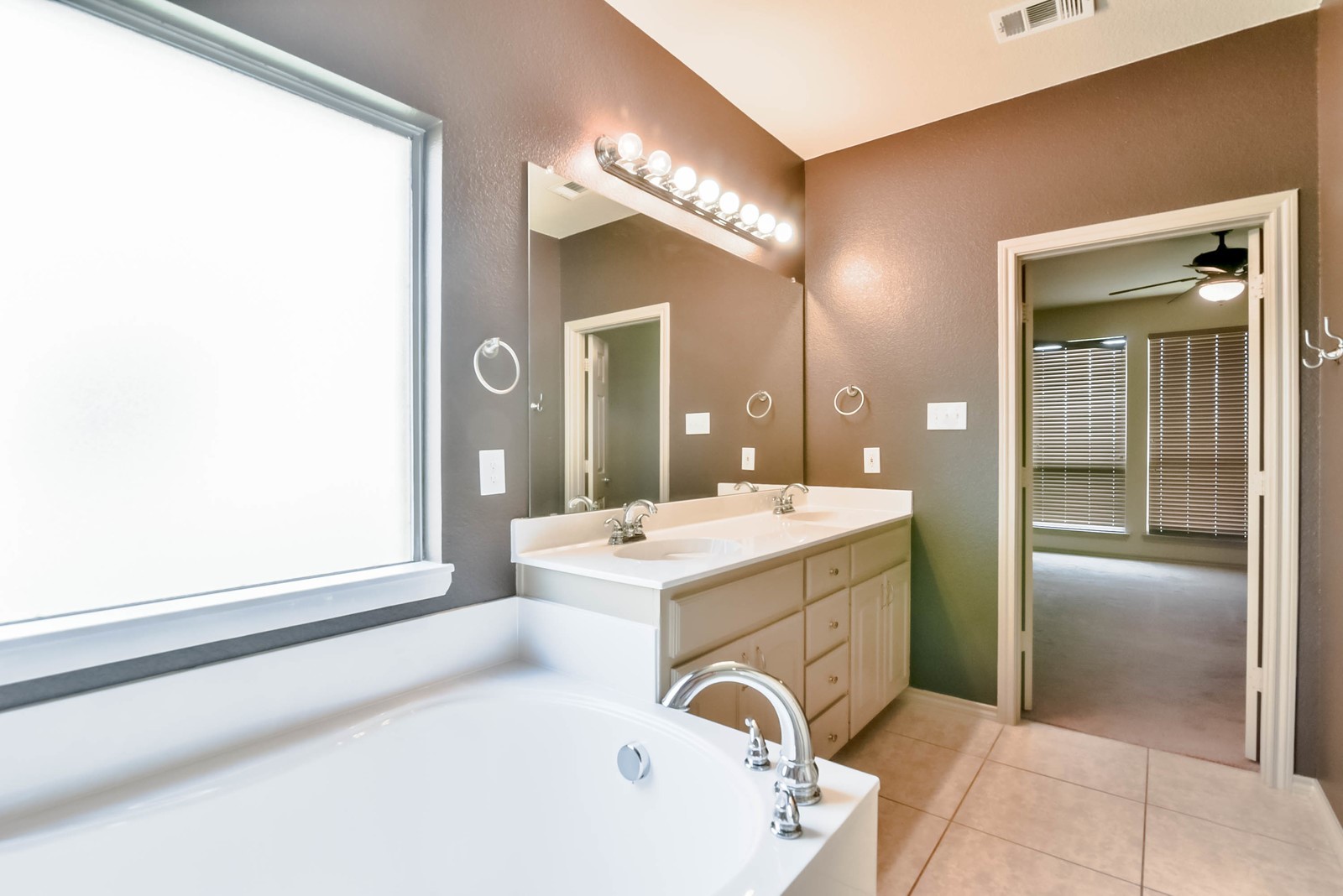 1709 Wild Deer Way Arlington TX 76002