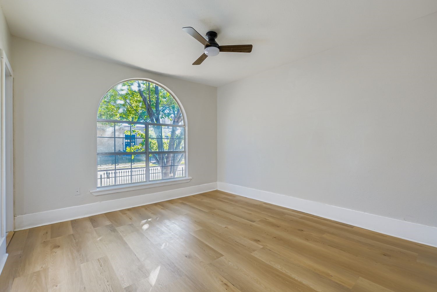 603 W Pembroke Avenue Dallas TX 75208