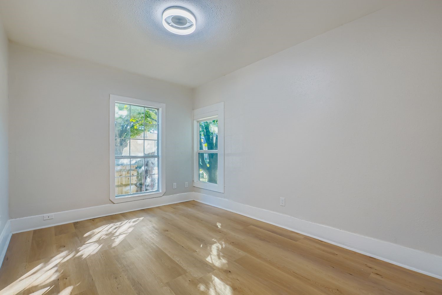 603 W Pembroke Avenue Dallas TX 75208