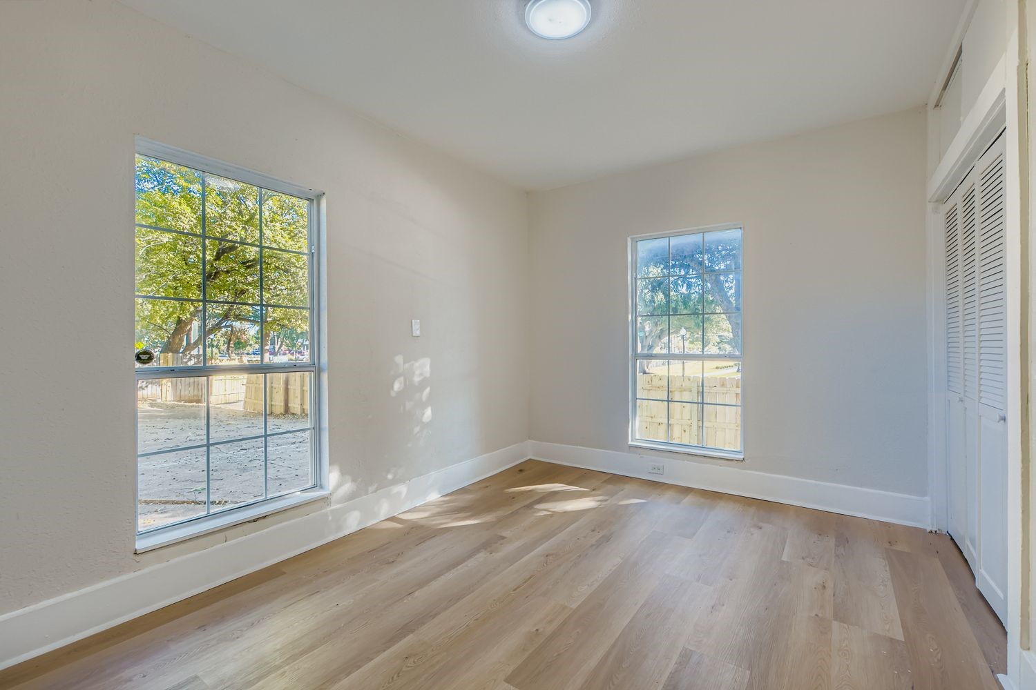 603 W Pembroke Avenue Dallas TX 75208
