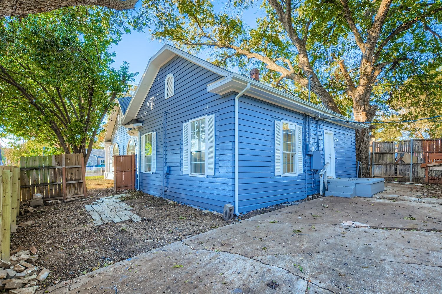 603 W Pembroke Avenue Dallas TX 75208
