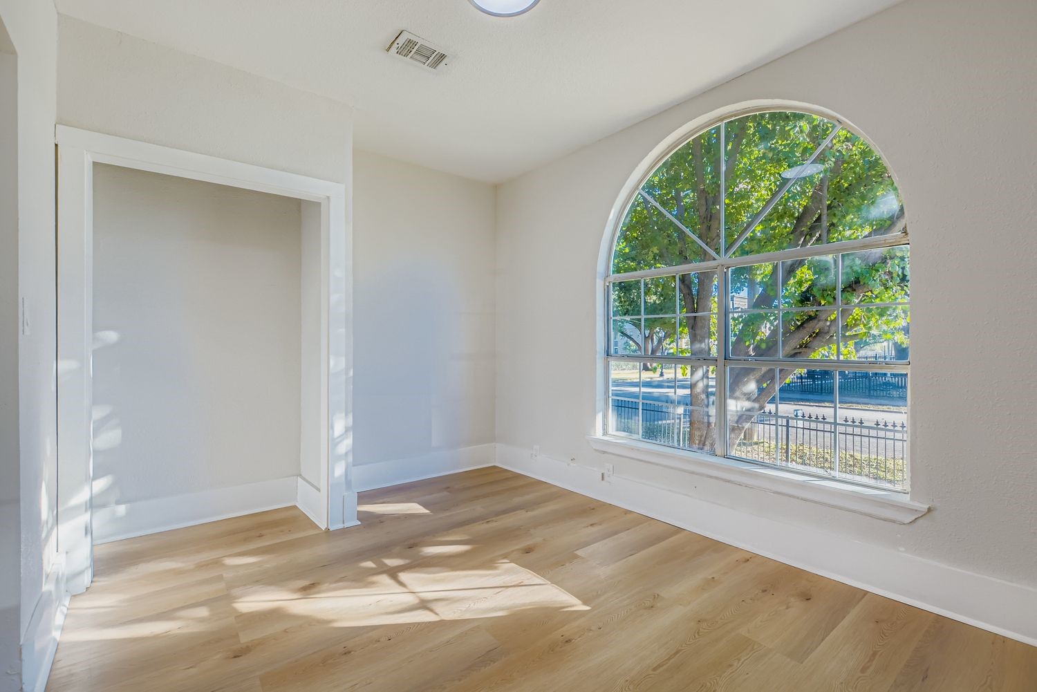 603 W Pembroke Avenue Dallas TX 75208