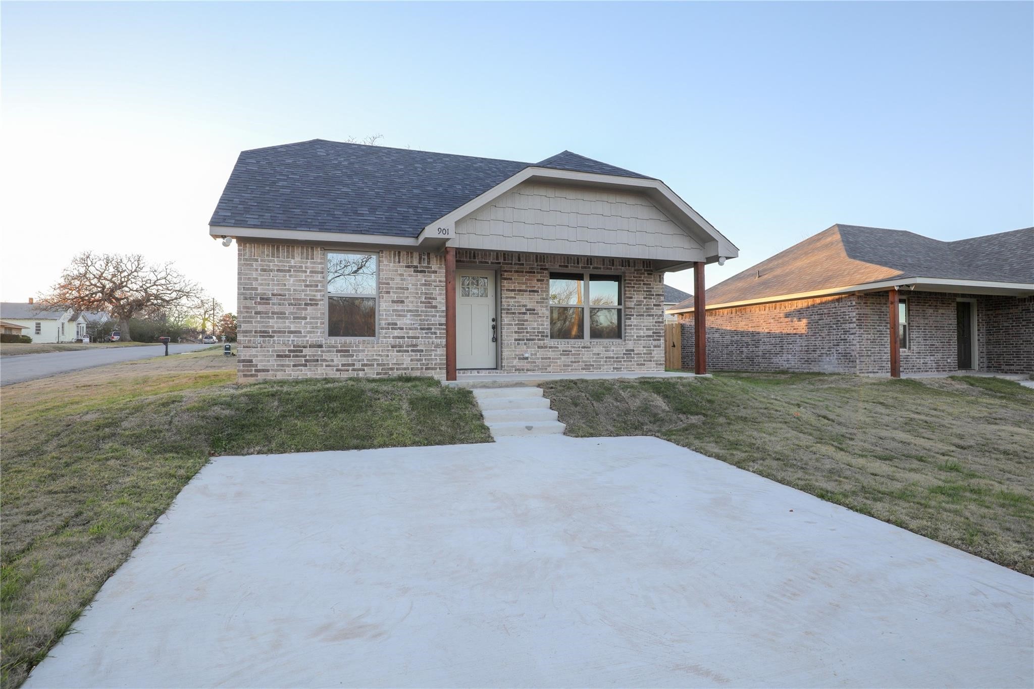 901 N Barrett Avenue Denison TX 75020
