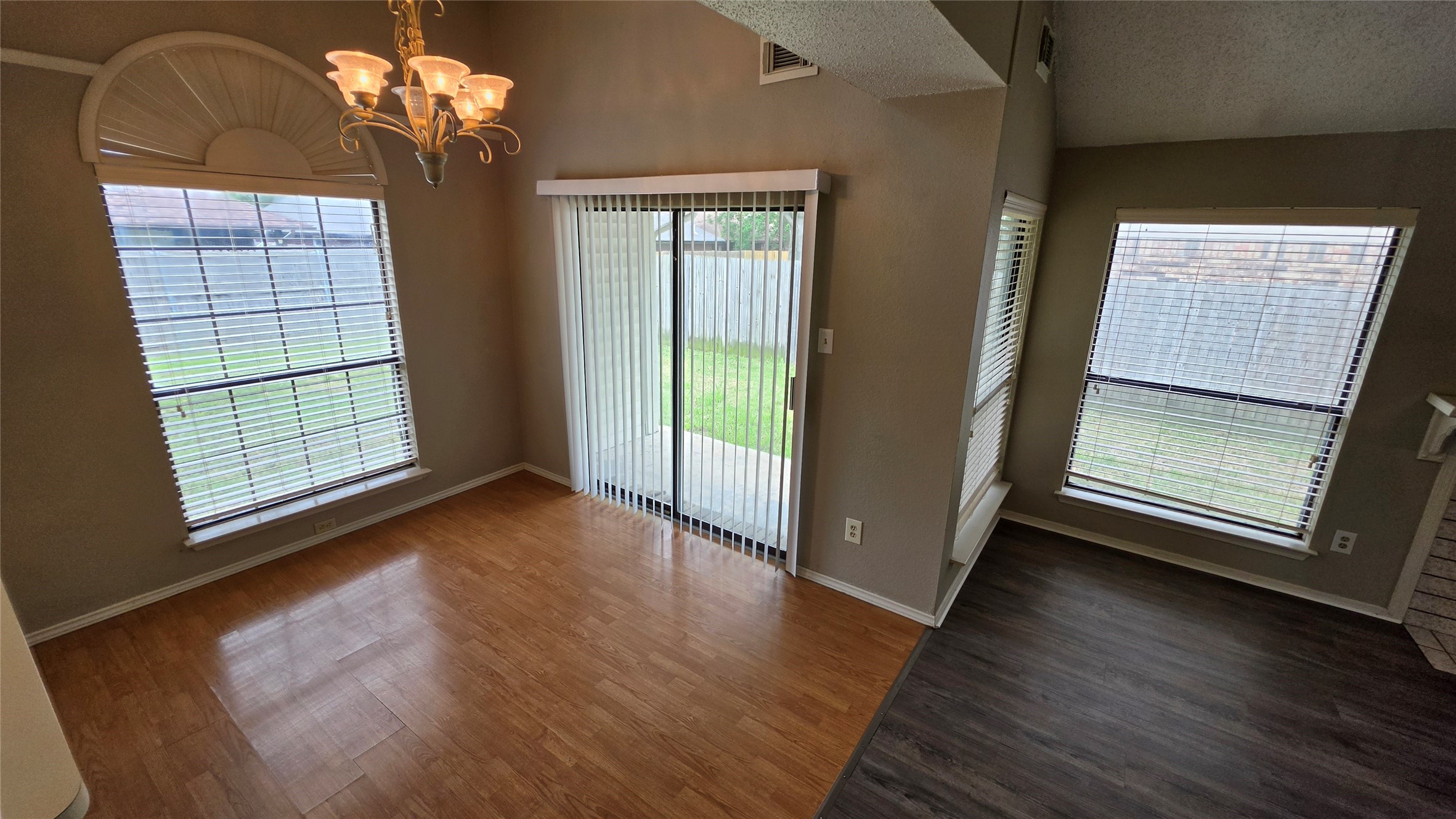 6301 Fairlane Drive Arlington TX 76001