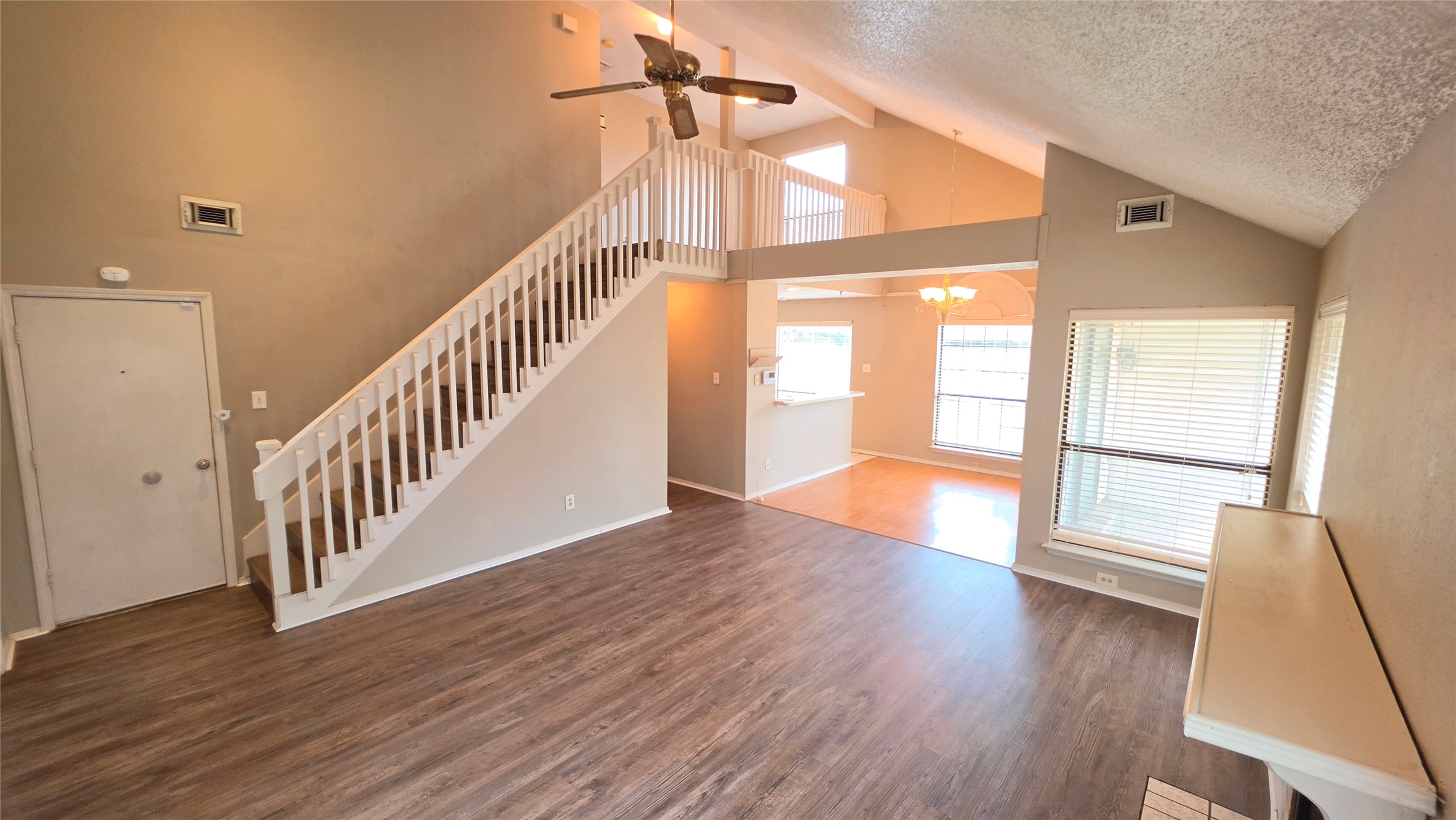 6301 Fairlane Drive Arlington TX 76001