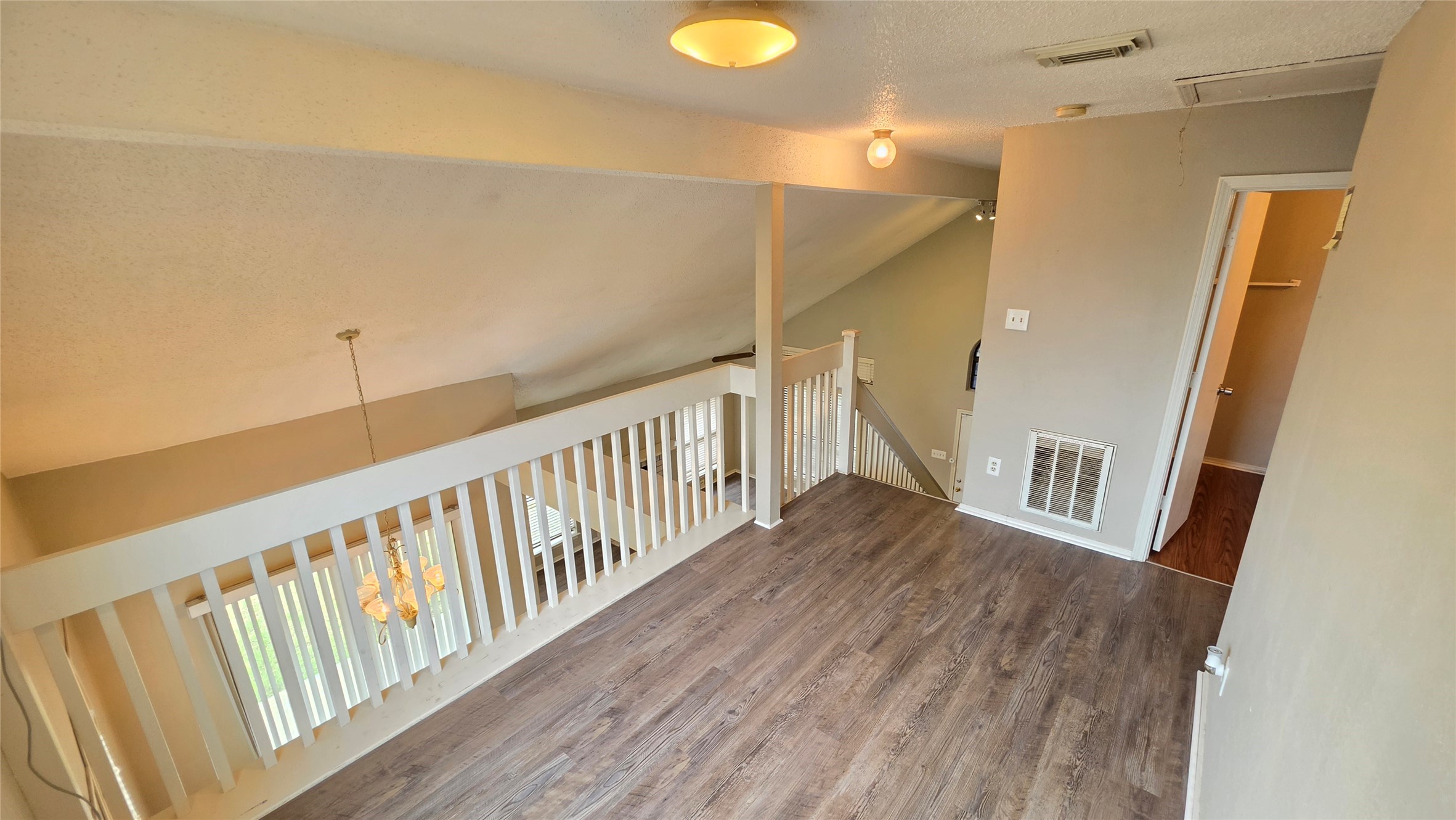 6301 Fairlane Drive Arlington TX 76001