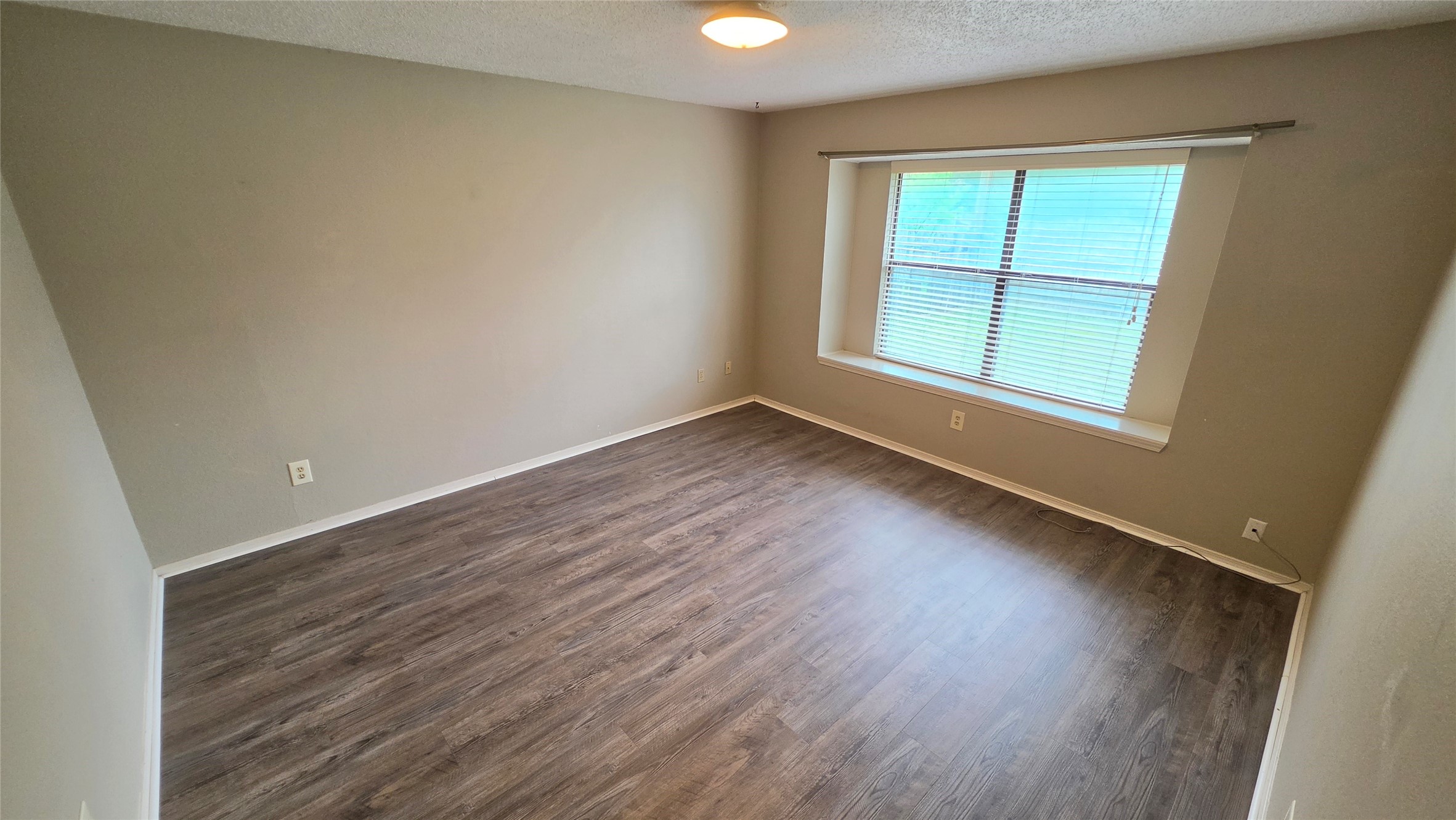 6301 Fairlane Drive Arlington TX 76001