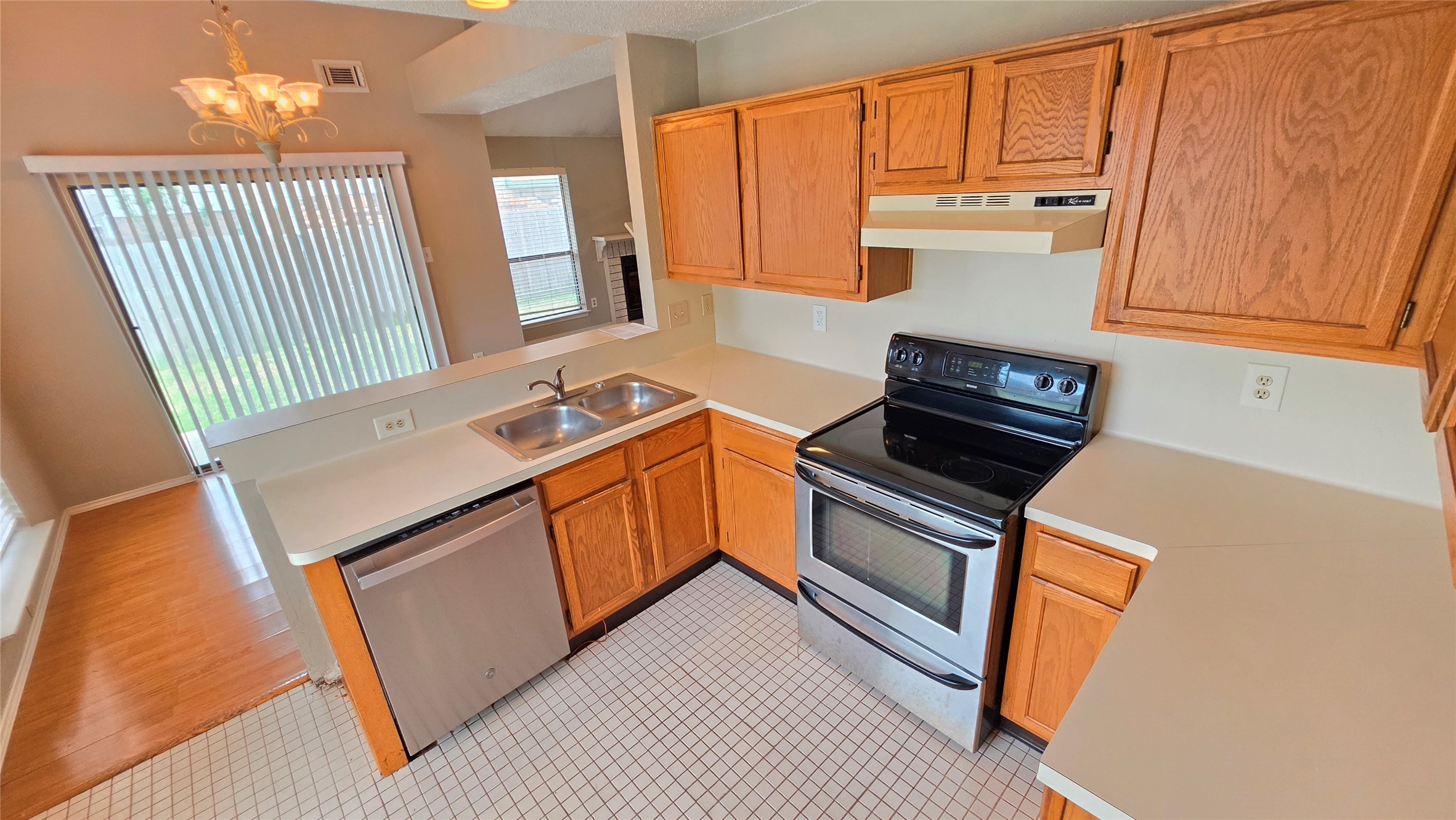6301 Fairlane Drive Arlington TX 76001
