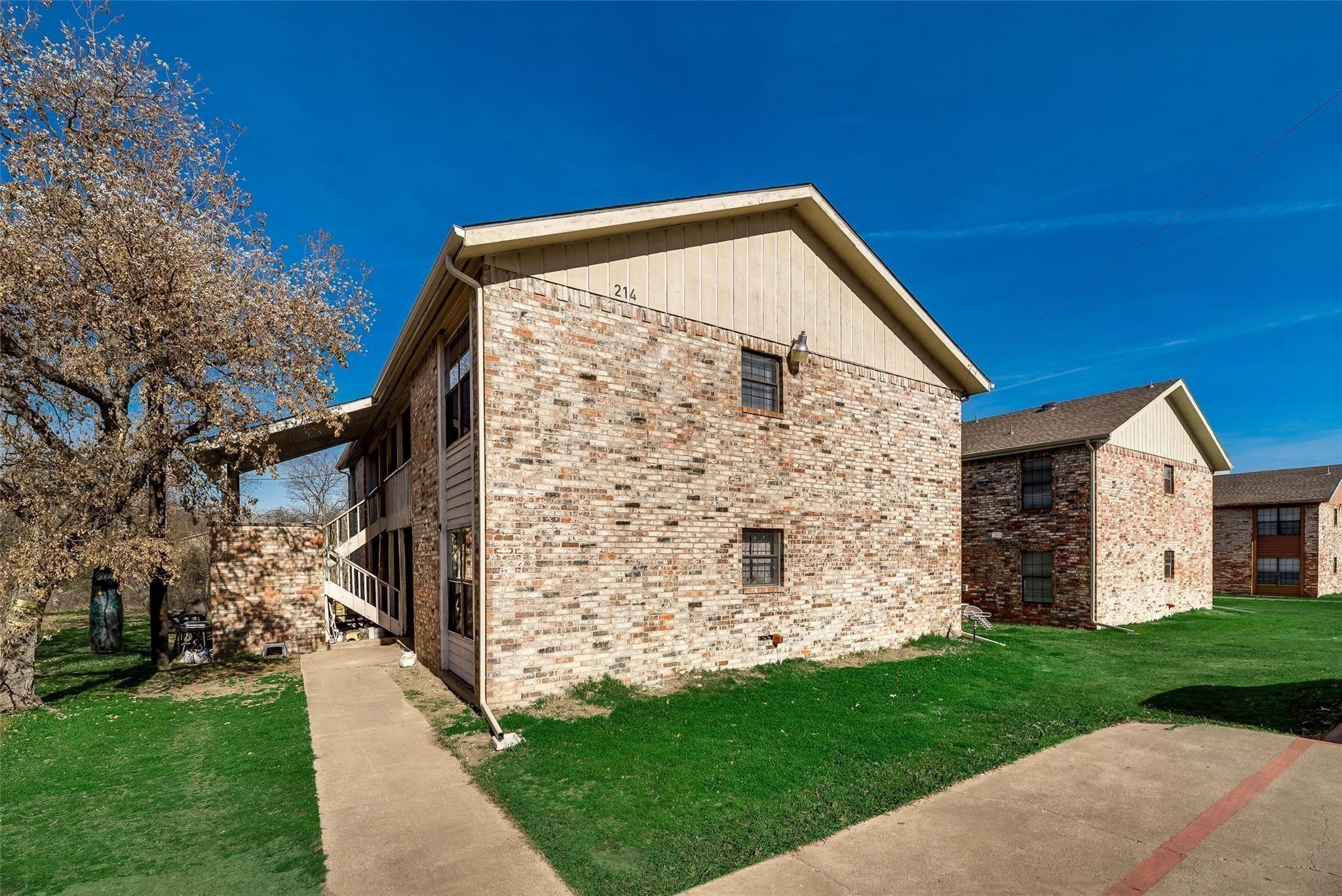 218 Renfro Street Grand Prairie TX 75051