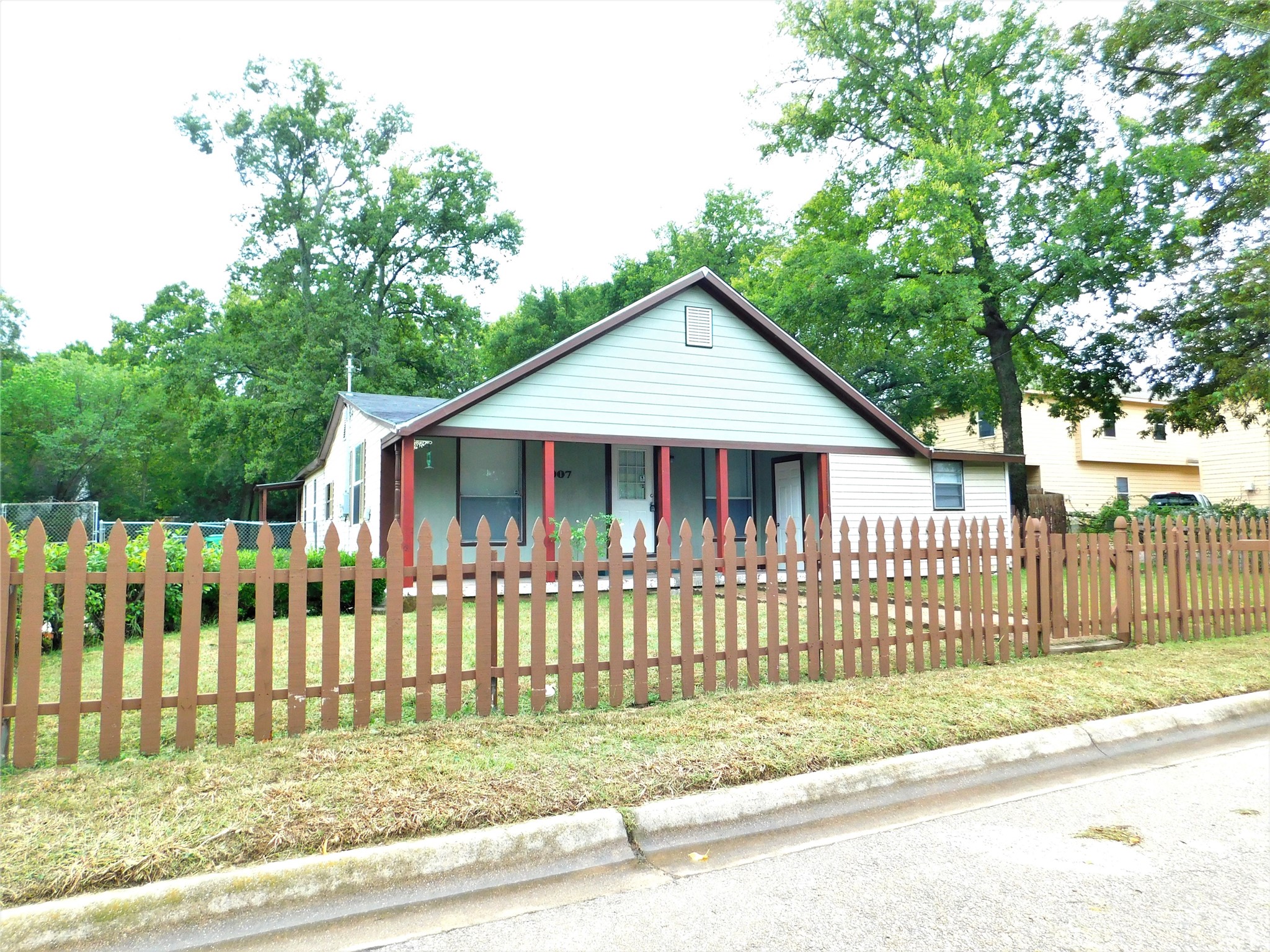 1007 W Collins Street Denton TX 76201