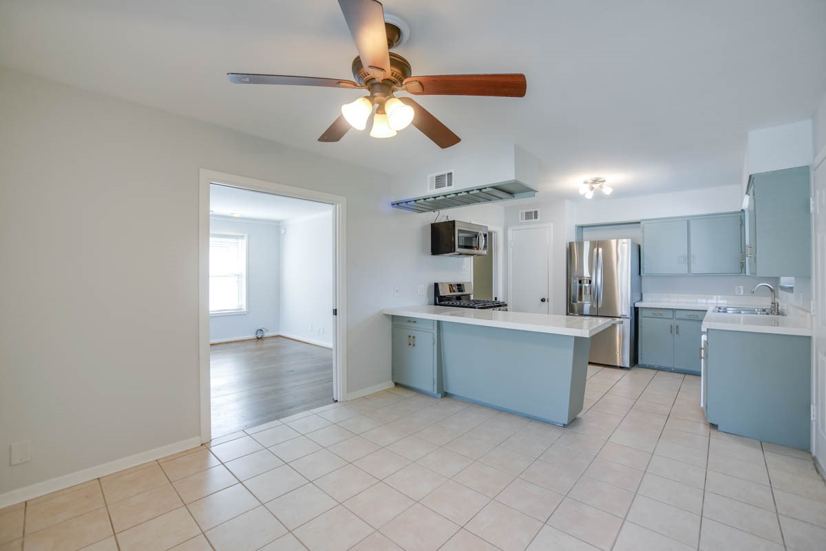 2140 Springhill Drive Dallas TX 75228