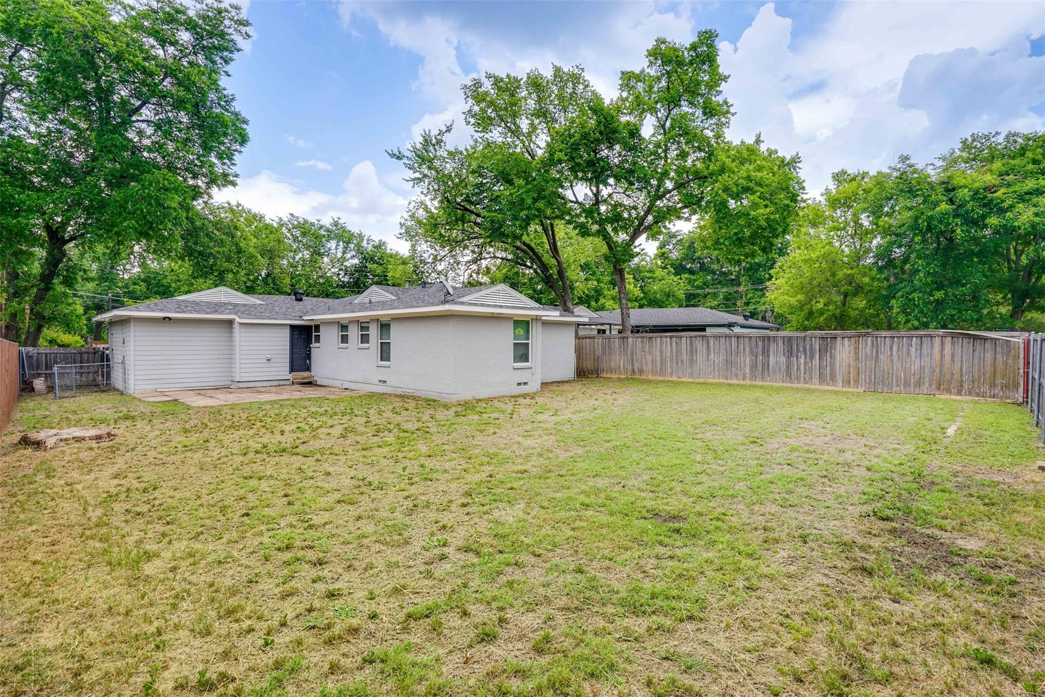 2140 Springhill Drive Dallas TX 75228