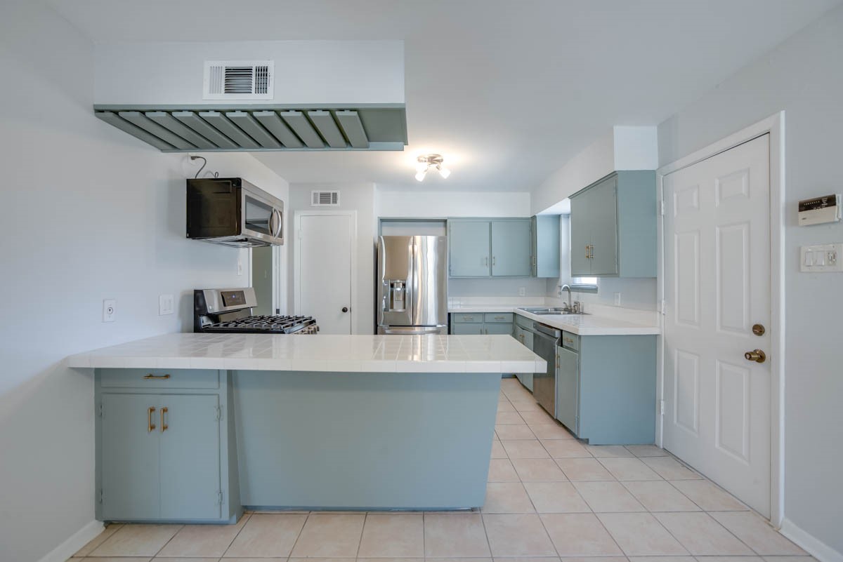 2140 Springhill Drive Dallas TX 75228