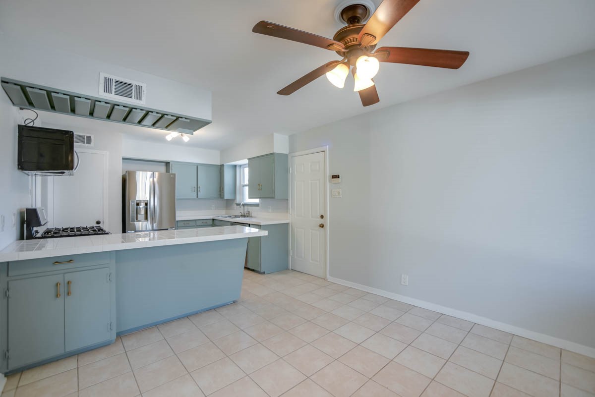 2140 Springhill Drive Dallas TX 75228